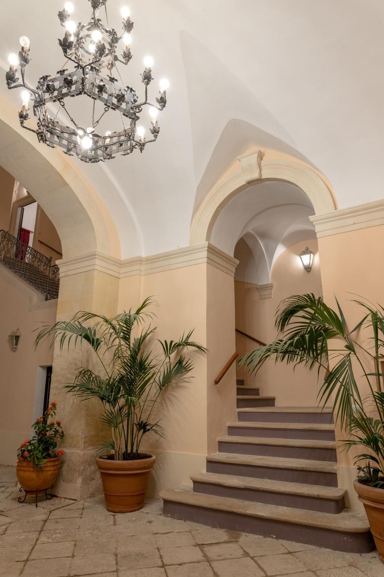 Отель Il Cavaliere Al Borgo Antico Копертино Экстерьер фото